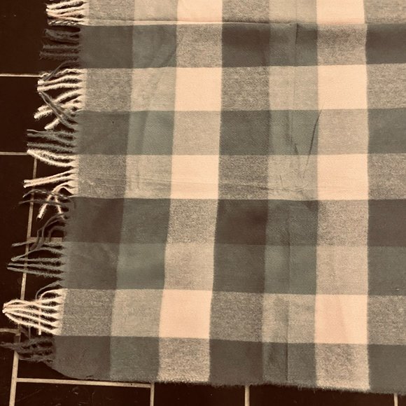 Pretty Persuasions Long Shawl with fringe, one size reversible NWT - Picture 5 of 5